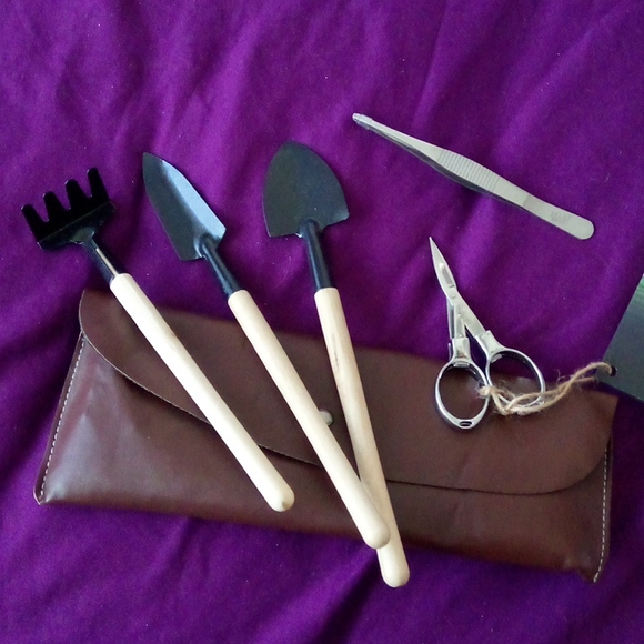 (2 for $30) Garden Pruning Tools. - Picture 2 of 8